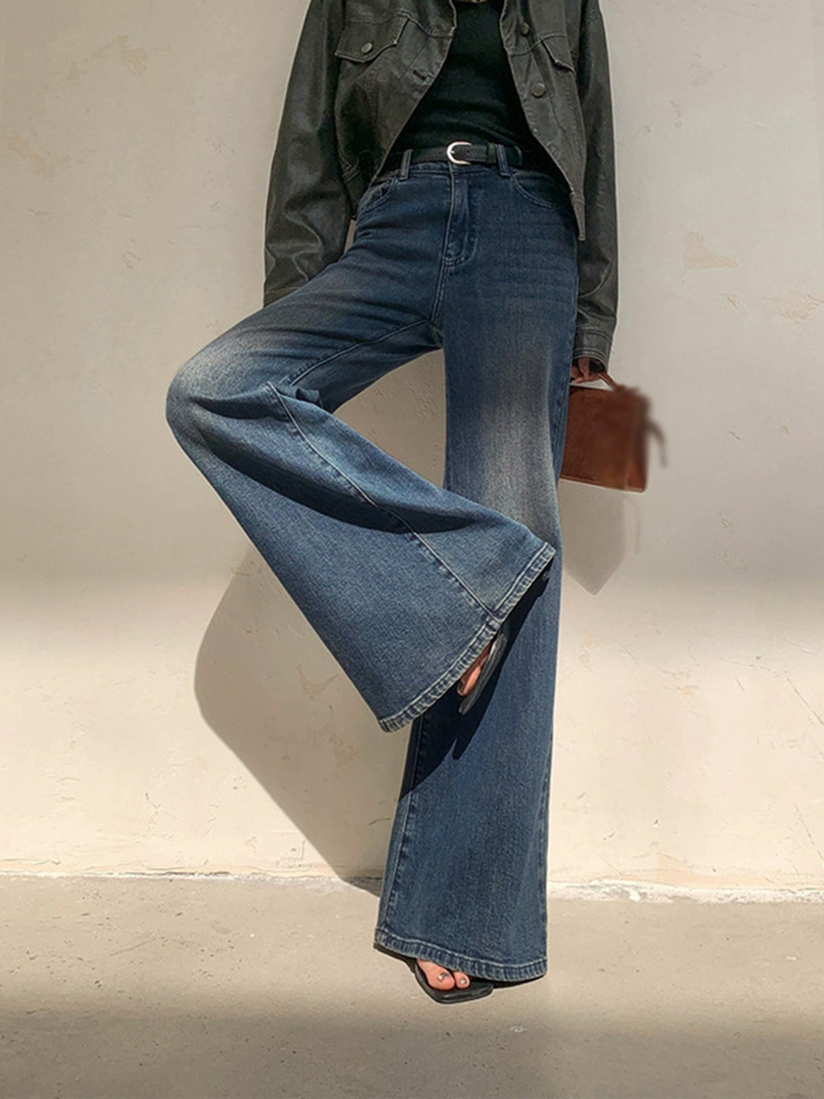 Women's Blue High-Waisted Wide-Leg Flared Jeans - Vintage Wash