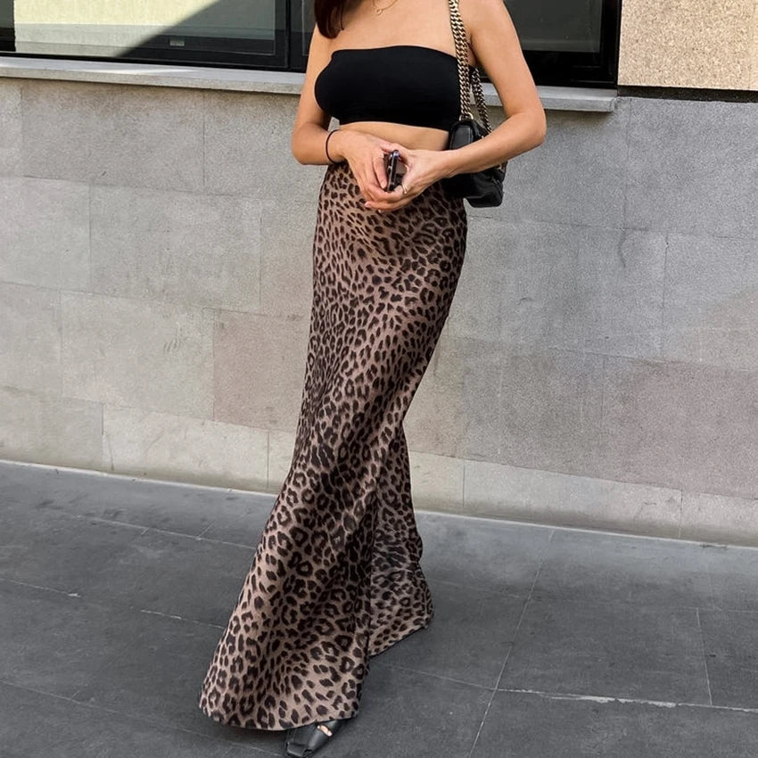 Women's Leopard Print Skirt - High Waist Chic Versatile