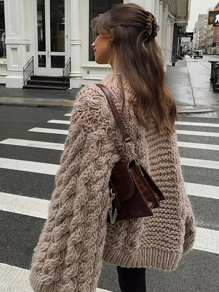 Women's Oversized Maxi Jumper - Cable Knit Pattern with Balloon Sleeves