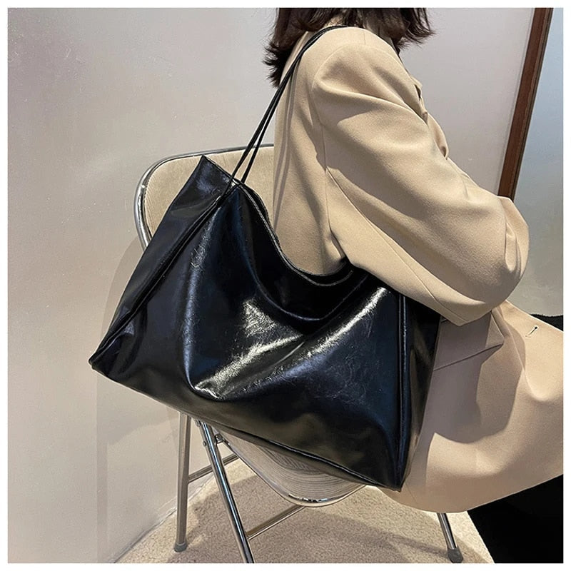 Women's Retro Leather Shoulder Tote Bag - Striking Colour Spacious Sophisticated