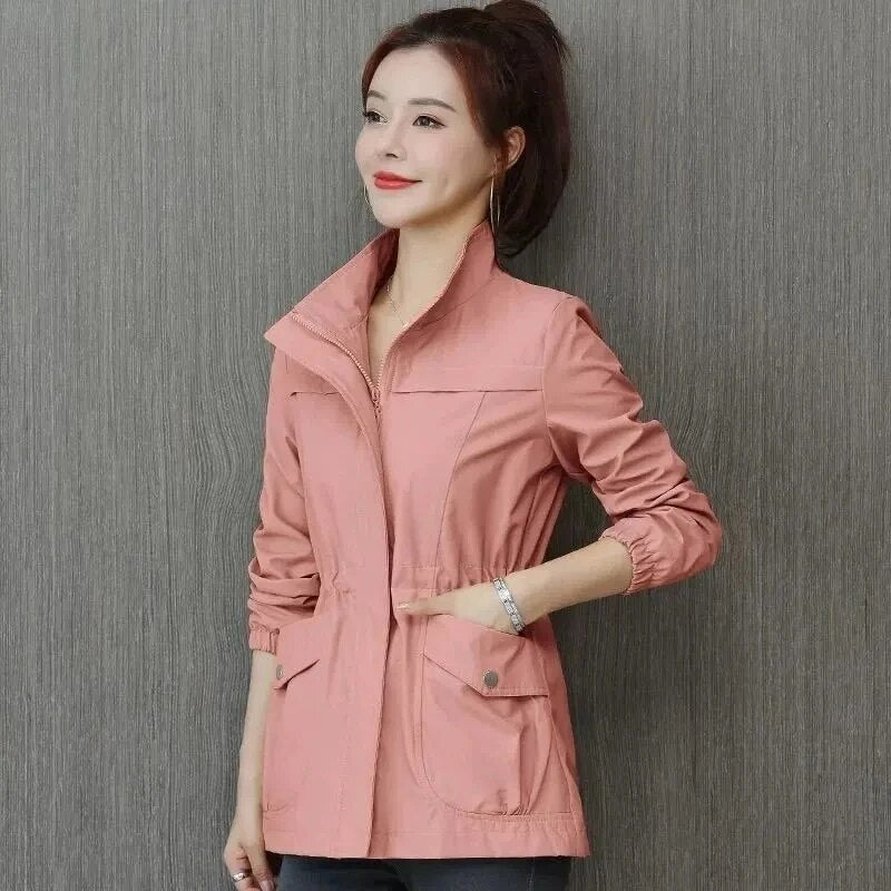 emma-effen-dames-trenchcoat-met-zakken-en-kraagje-roze-deqalli.jpg