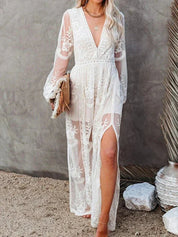 Elegant and Flowing Dress with Lace Design for Women