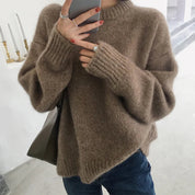 Women's Oversized Knit Jumper - Fashionable and Relaxed