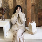 Women's Oversized Knit Jumper - Fashionable and Relaxed